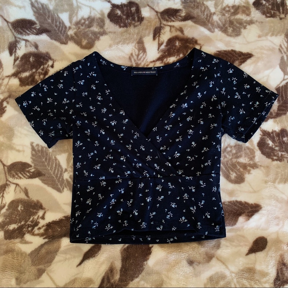 navy blue floral print short sleeve crop top
